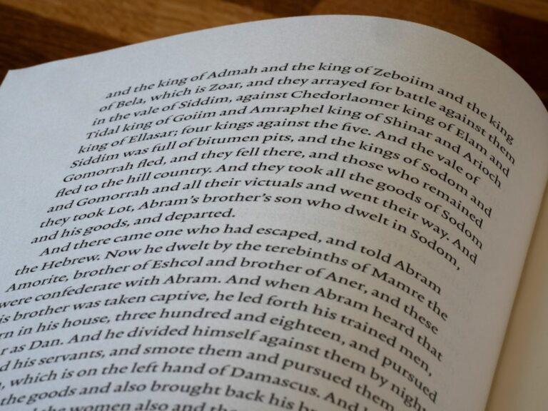 Historia literatury: najważniejsze cechy epok i konteksty