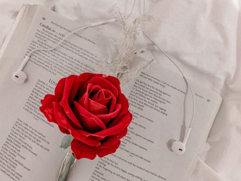 Dlaczego bohaterowie buntują się losowi? Charakterystyka motywu buntu w literaturze